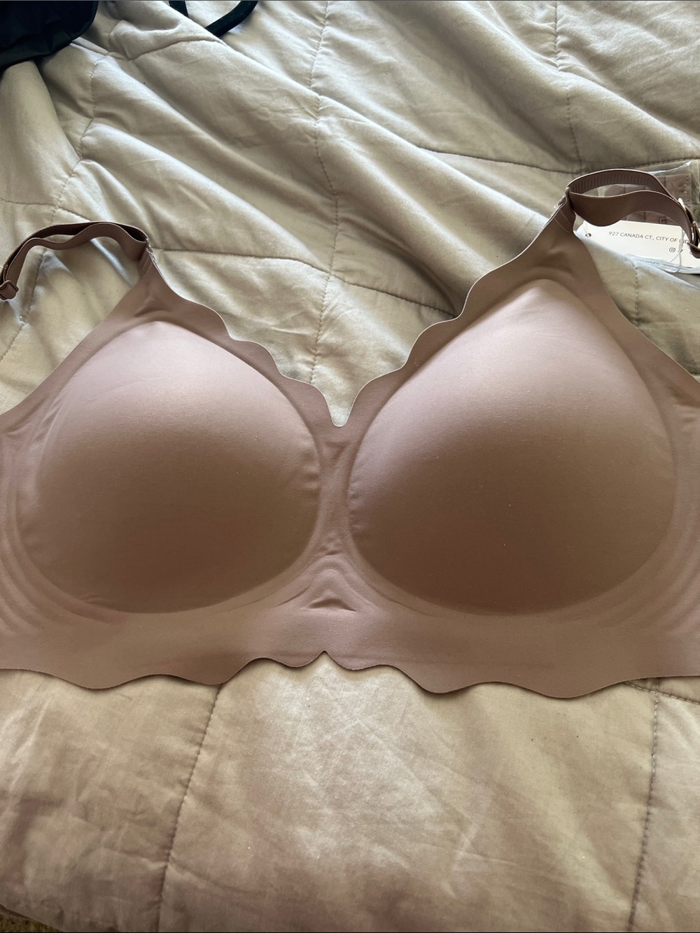 Everyday Seamless Scallop-Trim T-Shirt Bra in Taupe